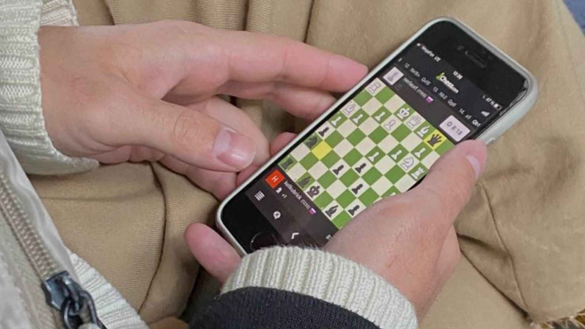 Comparing Poker Programs Through Their Most Valuable Functions